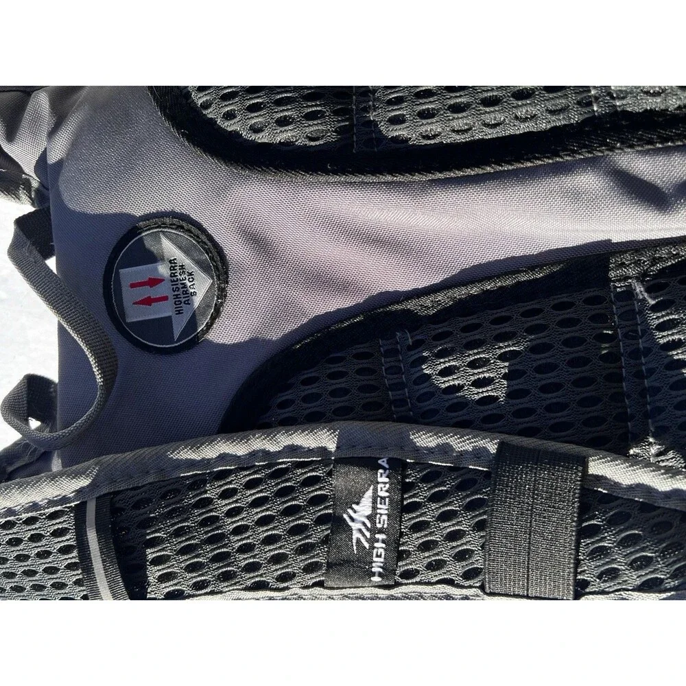High Sierra Hydration Pack 2 L Organizer Pocket Tuck Away Belt & Sport Flap NEW
